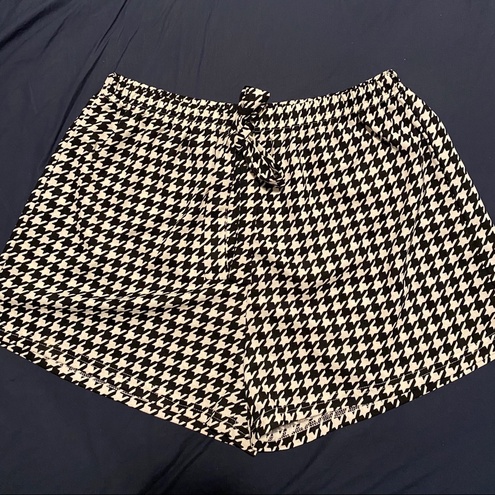 Plus Size Black and White Houndstooth Shorts 2XL
